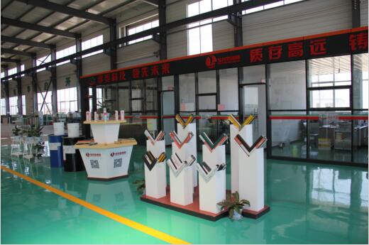 標(biāo)準(zhǔn)門(mén)窗生產(chǎn)車(chē)間-派克機(jī)器