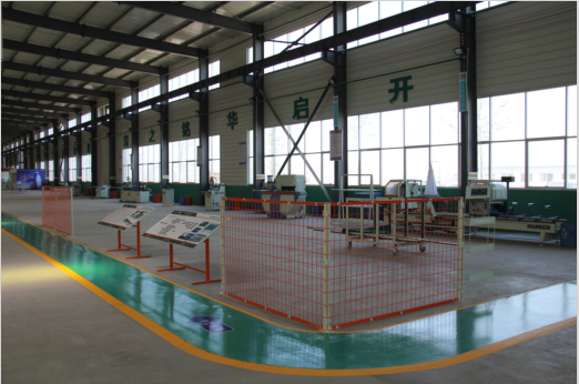 標(biāo)準(zhǔn)門(mén)窗生產(chǎn)車(chē)間-派克機(jī)器